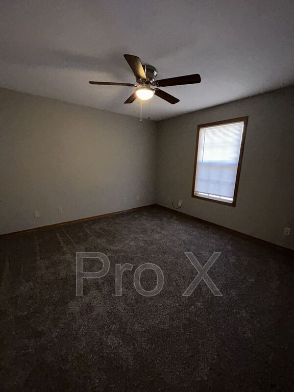 Building Photo - 517 E Park St