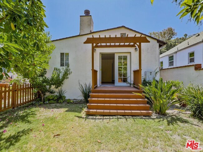 Building Photo - 4009 Beverly Glen Blvd