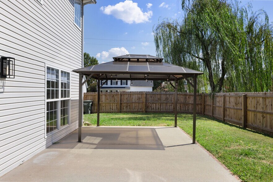 Building Photo - 2150 Blake Dr