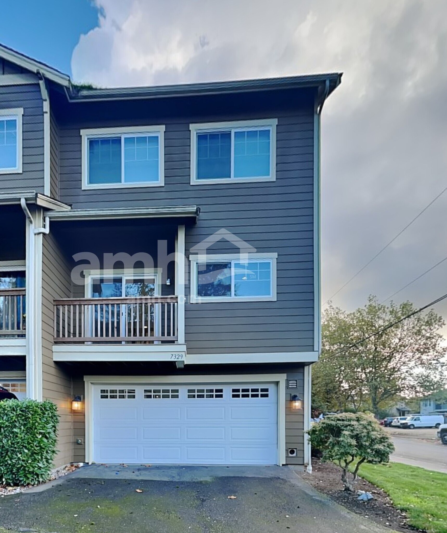 Building Photo - 7329 Rainier Dr