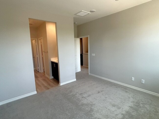 Building Photo - ARLETTA WAY FULLERTON 92835  (3 BED / 2.5 BATH)