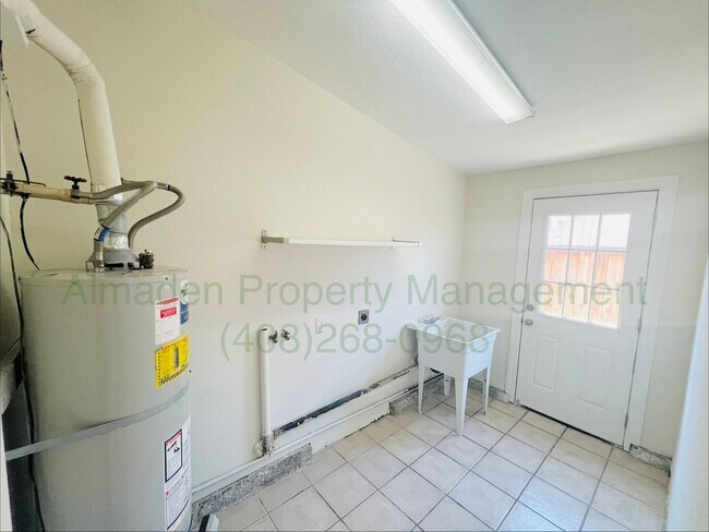 Building Photo - 924 Almaden Ave