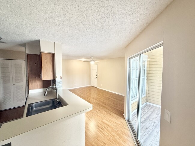 Building Photo - 1065 S Hiawassee Rd