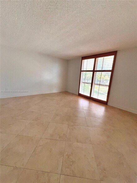 Building Photo - 17600 N Bay Rd