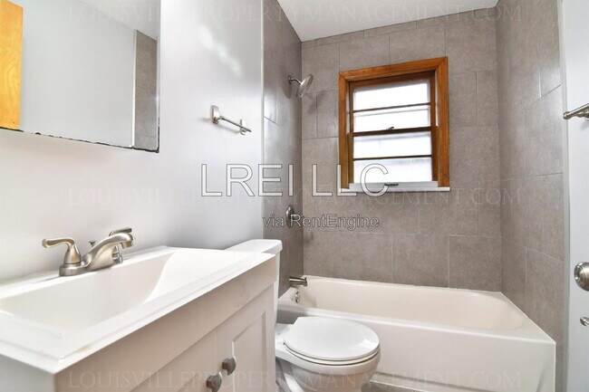Building Photo - 818 Iroquois Ave