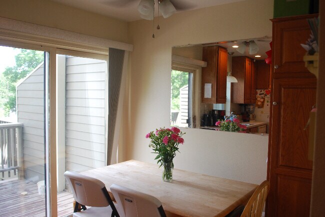 Building Photo - 2828 Silverplume Dr