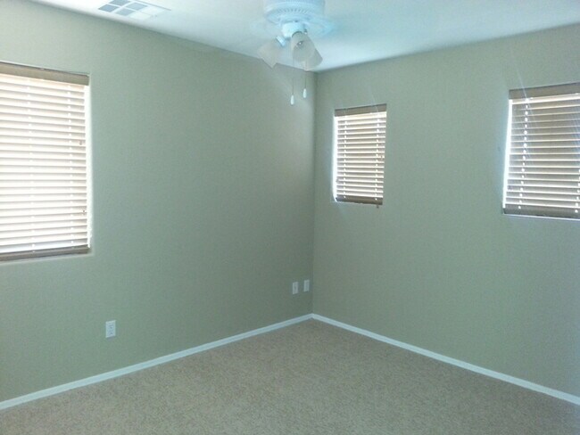 Building Photo - Rare 6 Bed, 3.5 Bath Home in San Tan Valley