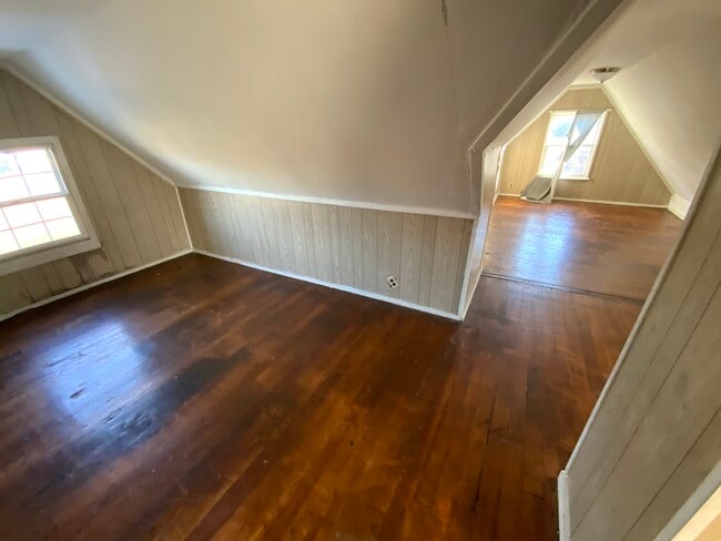 Building Photo - 12 S Beard St