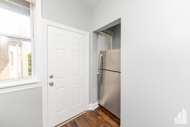 Building Photo - 5 bedroom in Evanston IL 60202