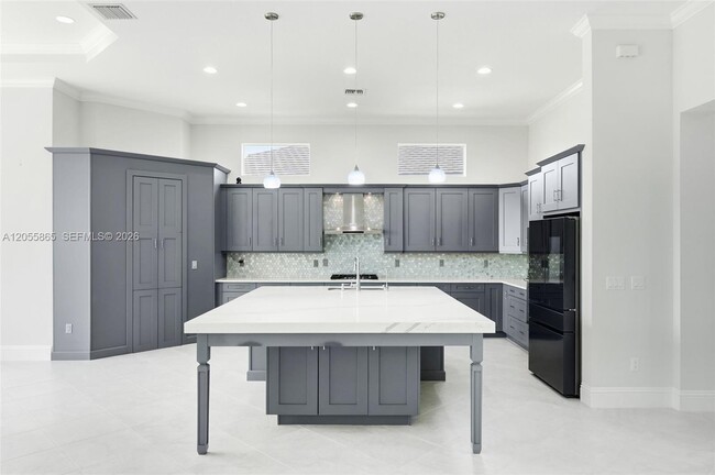 Building Photo - 4662 Estates Cir