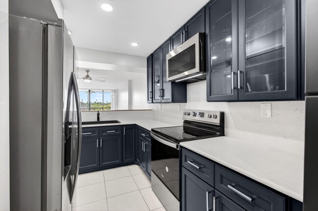 Building Photo - 12 Royal Palm Way