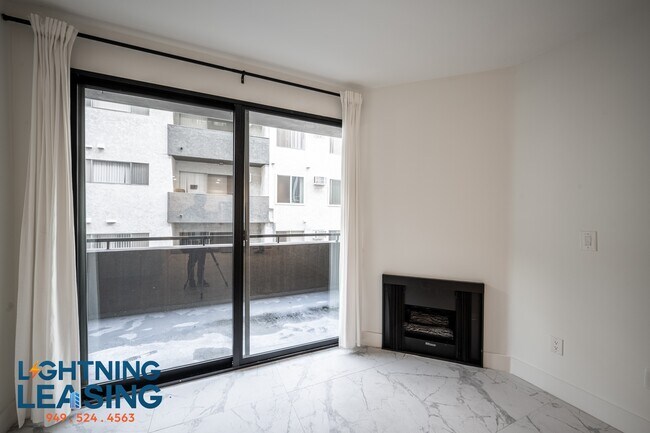 Building Photo - 8811 Burton Way