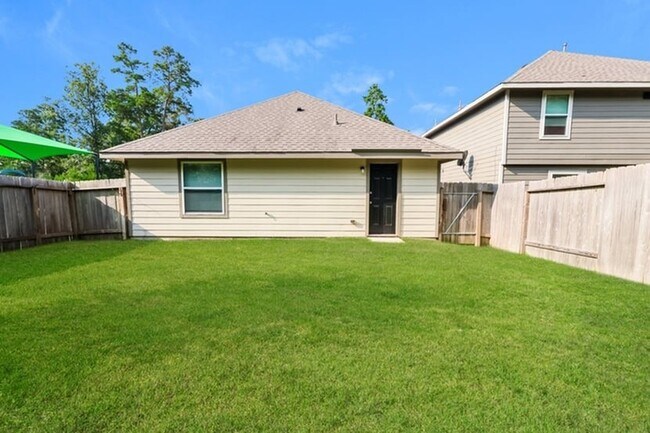 Building Photo - 2700 Madison Ct