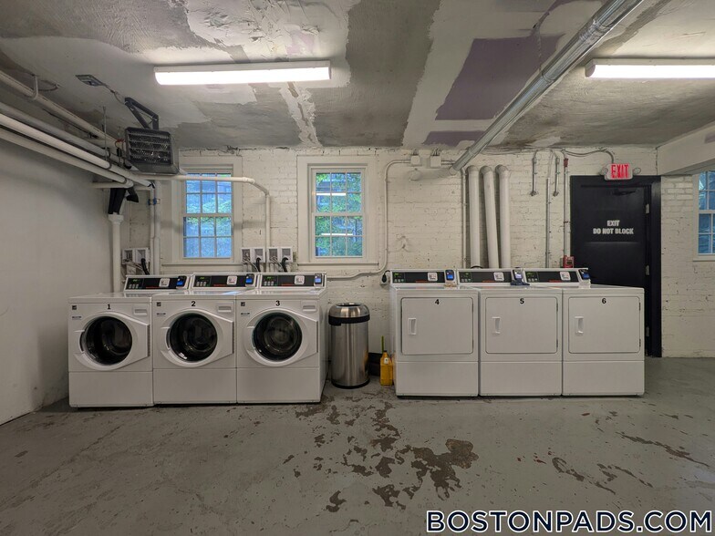 Building Photo - 9 Dana St