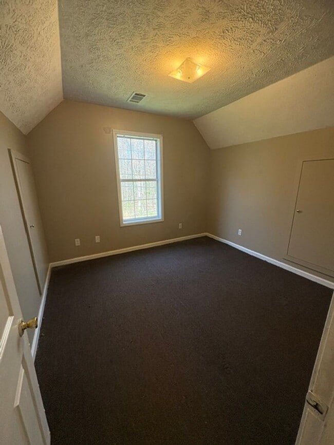 Building Photo - Renovated 3 Bedroom 2 Bath Home for Rent!