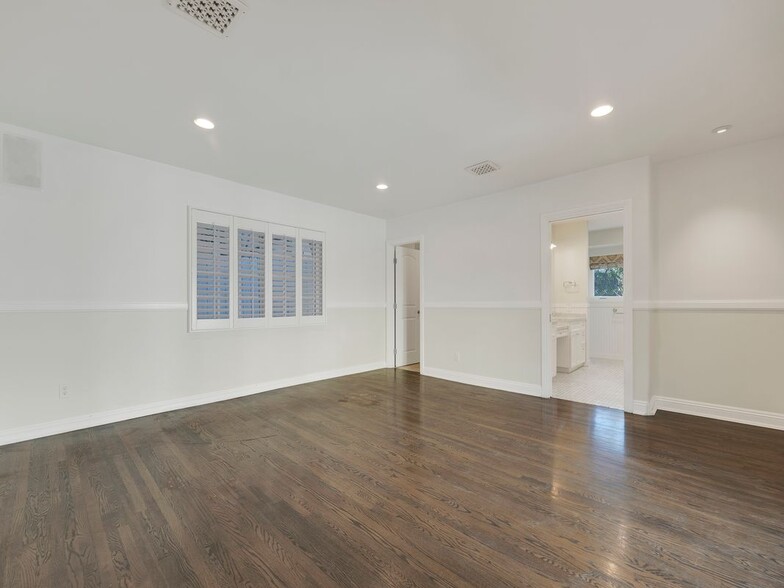 Building Photo - 4231 Stern