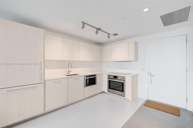 Building Photo - 501 NE 31st St