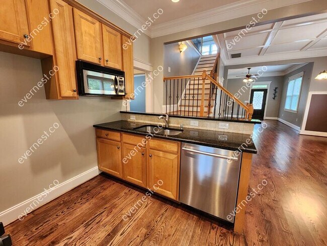 Building Photo - 219 Randolph St NE