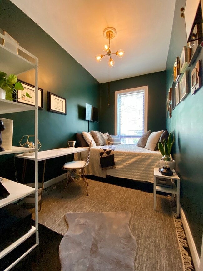 Building Photo - 2944 N Broadway