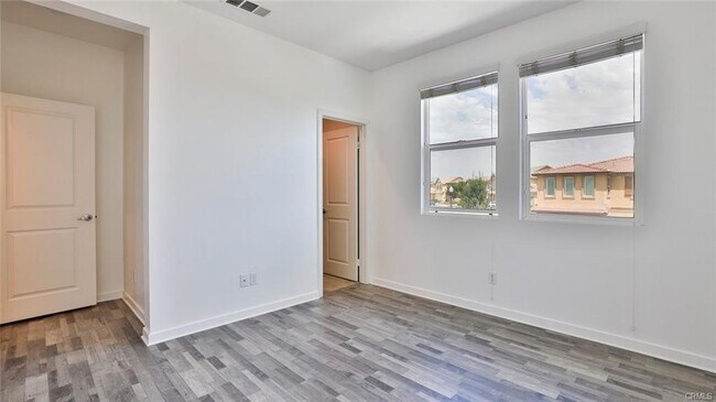 Building Photo - 2832 E Clementine Dr