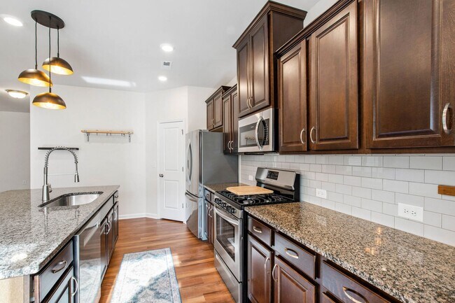 Building Photo - Charming, Well-Maintained Home in Central Morrisville!