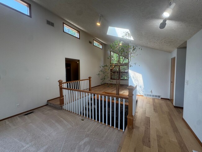 Building Photo - Charming 3 Bed, 3 Bath Home in Spokane Val...