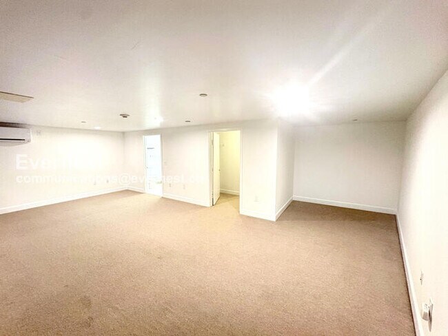 Building Photo - 2 Bed/2 Bath Condo with Underground Garage...