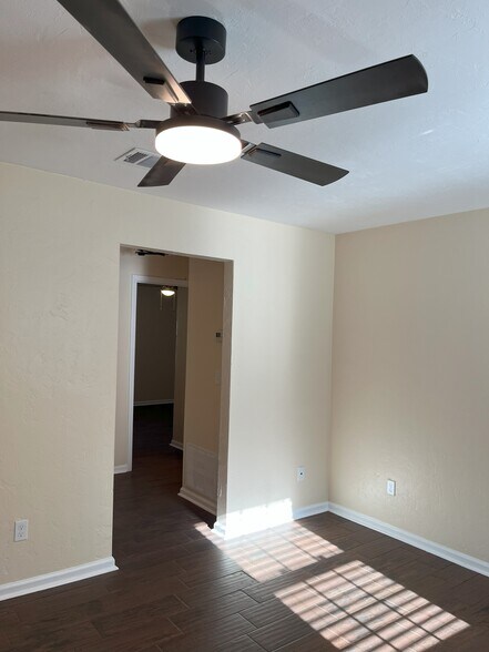 Building Photo - 728 Pointe Ct