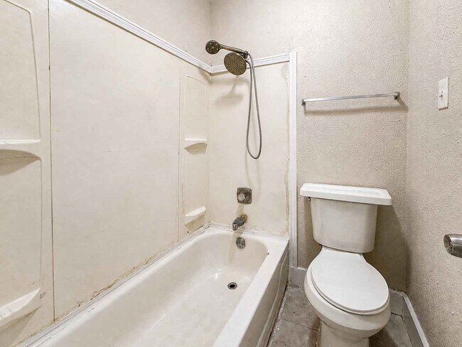 Building Photo - 8710 Parkway Forest Dr