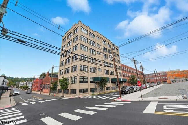 Building Photo - 475 S Jefferson St