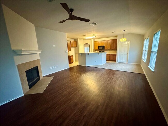 Building Photo - 205 Bluebonnet Tr