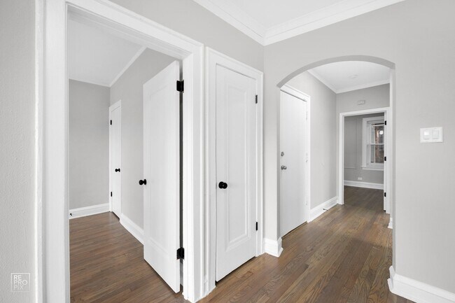 Building Photo - Cragin Apartments