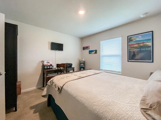 Building Photo - 5601 Guinevere Ln
