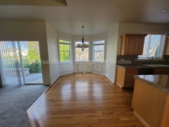 Building Photo - 4000 W 34th Ct