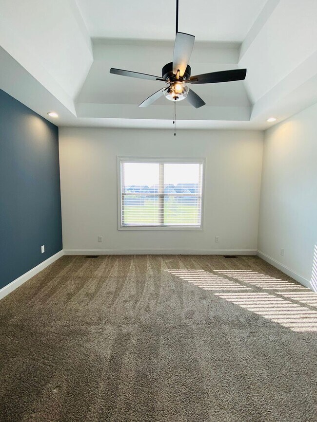 Building Photo - Luxury Home