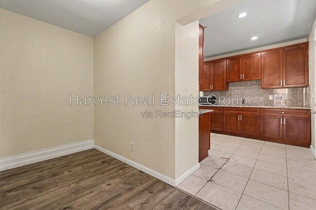 Building Photo - 1219 Santa Clara Ave