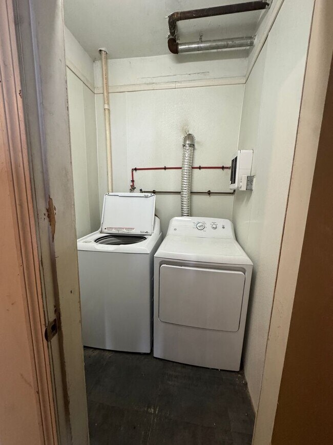 Building Photo - 17 Main St