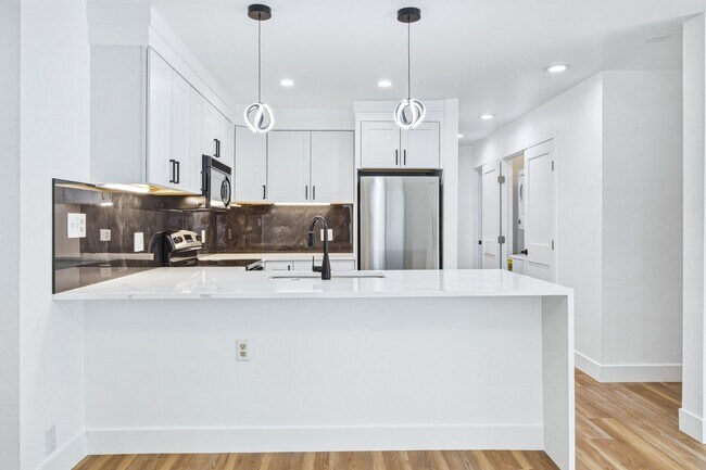 Building Photo - 34999 US-6