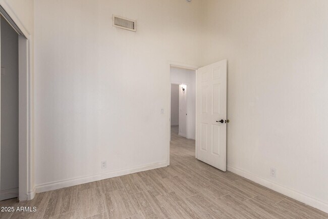 Building Photo - 6092 W Dublin Ln