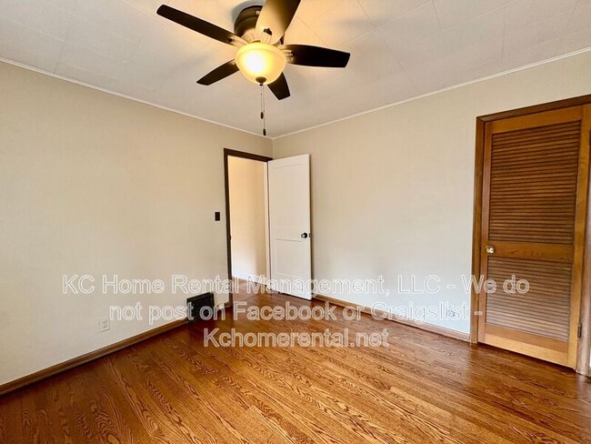 Building Photo - 7839 Robinson St