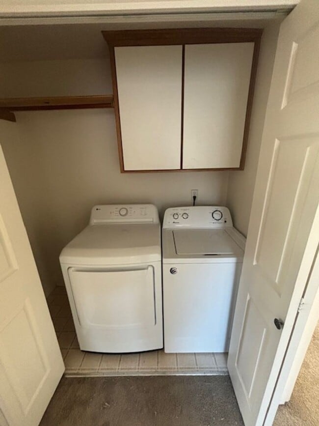 Building Photo - 4 Bed 2.5 Bath in Hillsboro