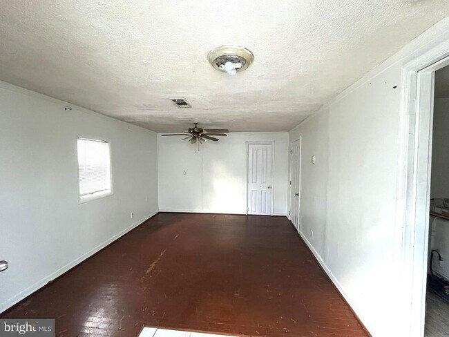 Building Photo - 4800 Madison St