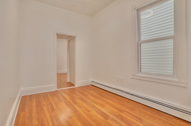 Building Photo - 119 Zabriskie St