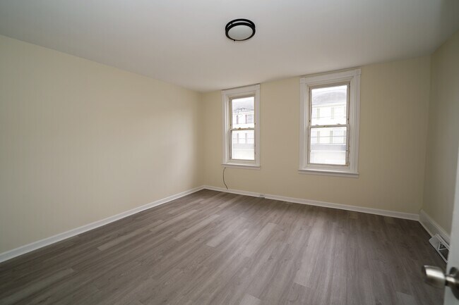 main bedroom - 407 S Claymont St