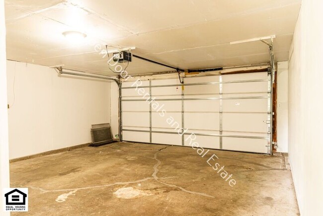 Building Photo - 6718 Raintree Rd