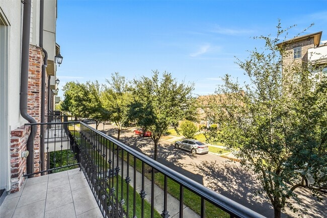 Building Photo - 1618 Rosewood St