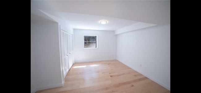 Building Photo - 414 Shorecrest Dr