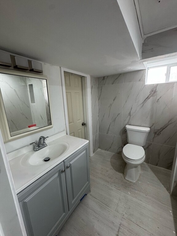 Building Photo - 244 Wilbur St