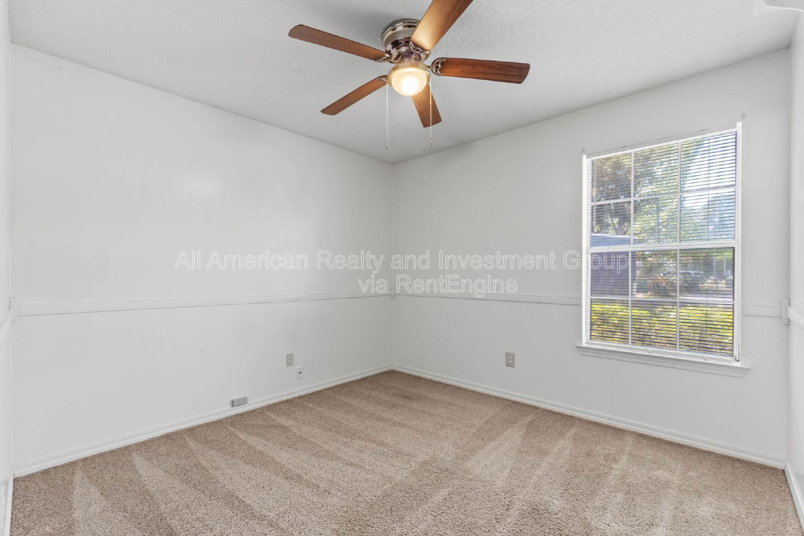 Building Photo - 1925 Estival St