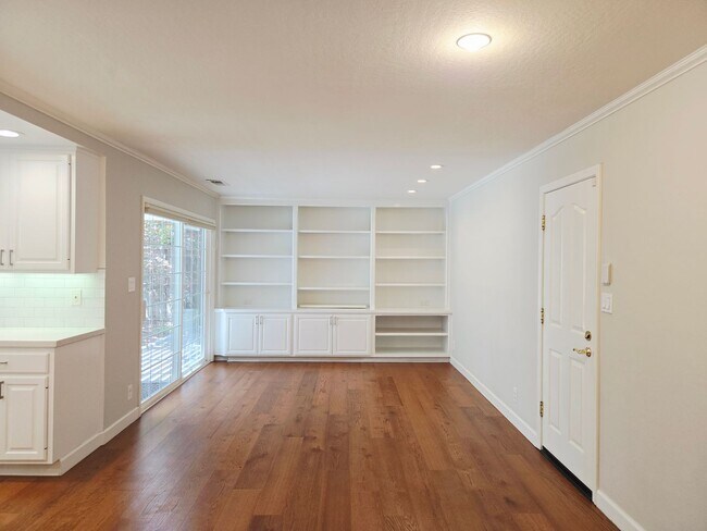 Building Photo - Stunning 4BD + Office Home with Pool in Li...